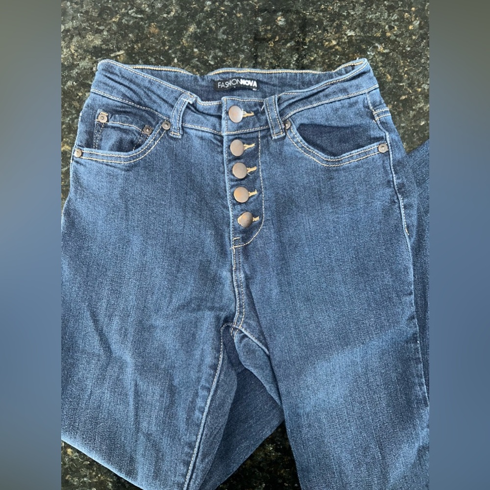 Fashion Nova Women’s Size 7 High Waited Button Up Stretch Skinny Jeans